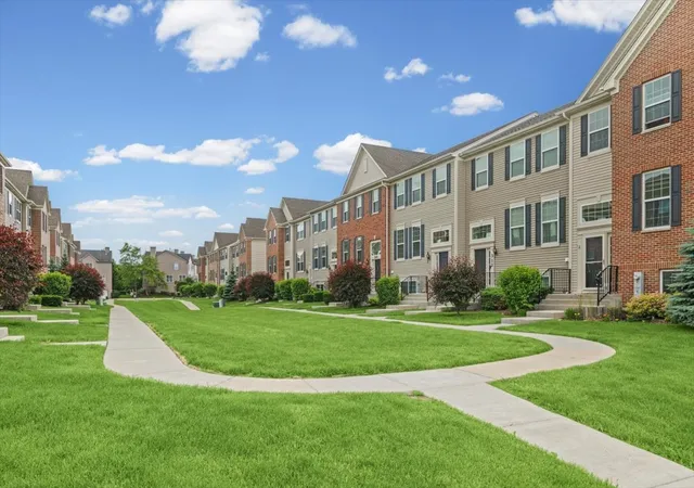 Homes for sale in Grayslake, IL | 300 Lionel Dr, Grayslake, IL 60030 | MLS# 12687383
