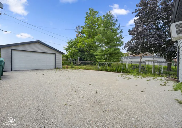 3rd image of 116 N Hickory St, Joliet, IL 60435 | MLS# 12687387