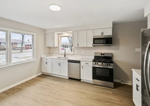 3rd image of 172 Strieff Ave, Chicago Heights, IL 60411 | MLS# 12687390