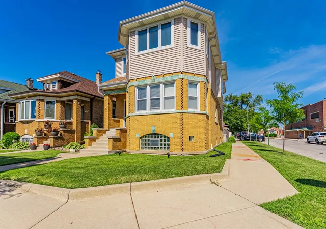 3rd image of 2901 N 76Th Ct, Elmwood Park, IL 60707 | MLS# 12687475