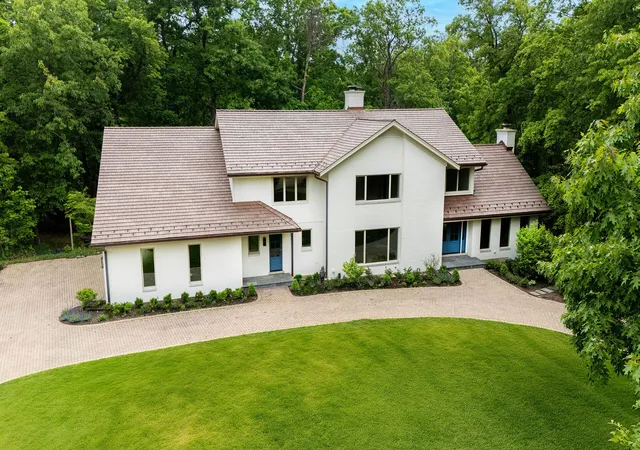 Homes for sale in Lake Forest, IL | 1221 Loch Ln, Lake Forest, IL 60045 | MLS# 12687506