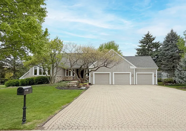 Homes for sale in Lake In The Hills, IL | 211 Ridge Ln, Lake In The Hills, IL 60156 | MLS# 12687512