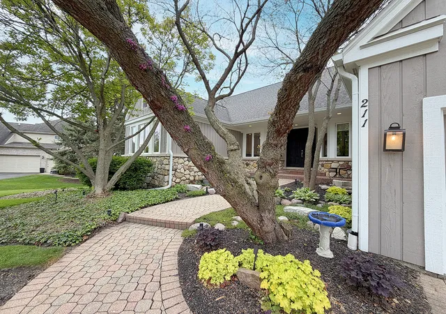 Homes for sale in Lake In The Hills, IL | 211 Ridge Ln, Lake In The Hills, IL 60156 | MLS# 12687512