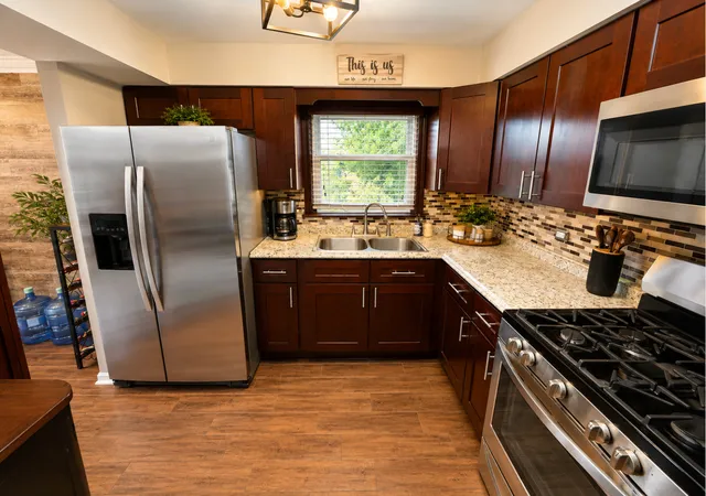 Homes for sale in Chicago Ridge, IL | 7101 98th St #301, Chicago Ridge, IL 60415 | MLS# 12687519
