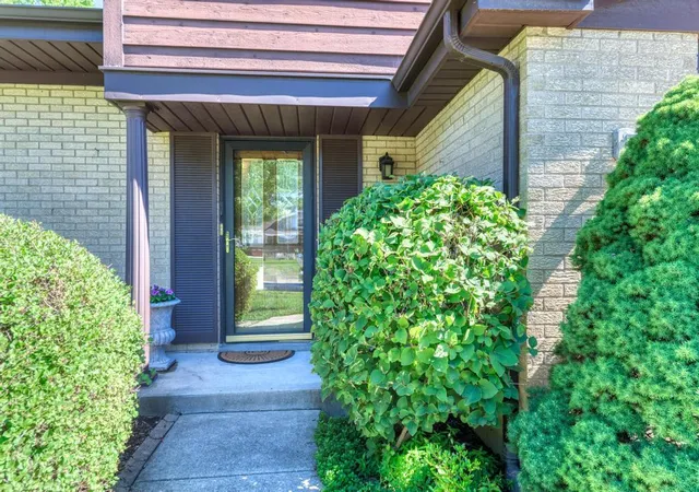 Homes for sale in Arlington Heights, IL | 910 W White Oak St, Arlington Heights, IL 60005 | MLS# 12687540