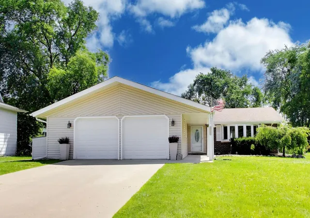 Homes for sale in Schaumburg, IL | 1113 W Weathersfield Wy, Schaumburg, IL 60193 | MLS# 12687541