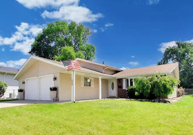 Homes for sale in Schaumburg, IL | 1113 W Weathersfield Wy, Schaumburg, IL 60193 | MLS# 12687541
