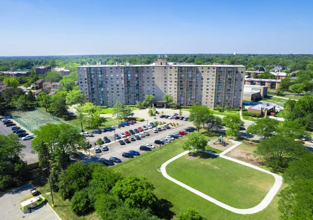 3rd image of 6340 Americana Dr #310, Willowbrook, IL 60527 | MLS# 12687557