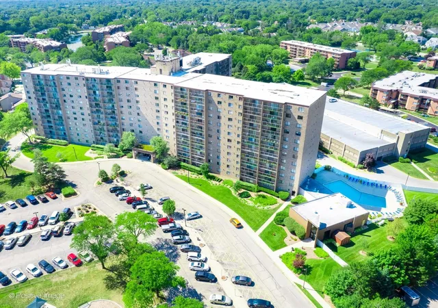 2nd image of 6340 Americana Dr #310, Willowbrook, IL 60527 | MLS# 12687557