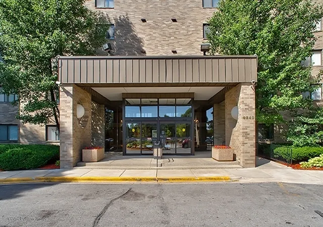 4th image of 6340 Americana Dr #310, Willowbrook, IL 60527 | MLS# 12687557
