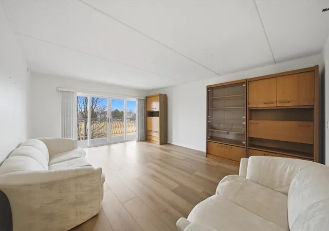 4th image of 7081 W Touhy Ave, Niles, IL 60714