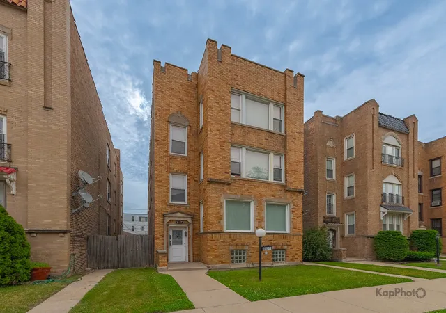 Homes for sale in Chicago, IL | 8923 S Blackstone Ave, Chicago, IL 60617 | MLS# 12687566