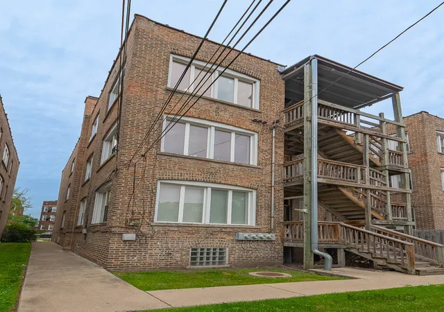 Homes for sale in Chicago, IL | 8923 S Blackstone Ave, Chicago, IL 60617 | MLS# 12687566