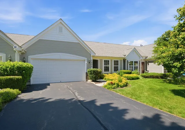 Homes for sale in Wadsworth, IL | 2804 N Southern Hills Dr, Wadsworth, IL 60083 | MLS# 12687578