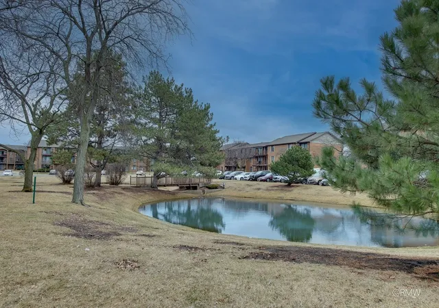 2nd image of 710 N Briar Hl Ln, Addison, IL 60101