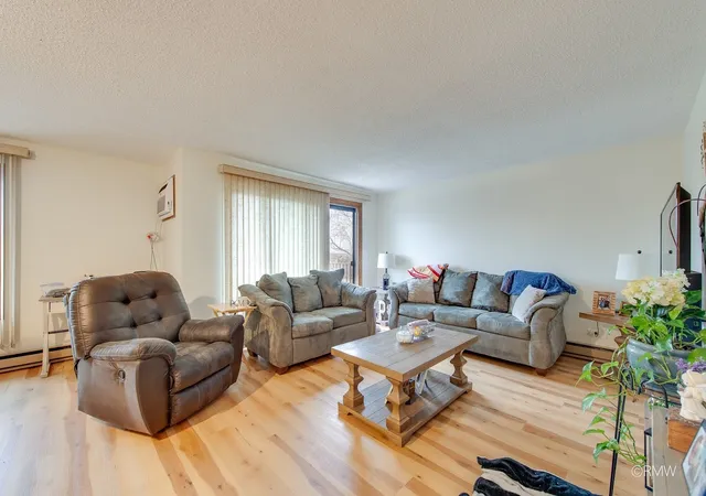 3rd image of 710 N Briar Hill Ln #5, Addison, IL 60101 | MLS# 12687597