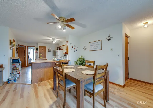 4th image of 710 N Briar Hill Ln #5, Addison, IL 60101 | MLS# 12687597