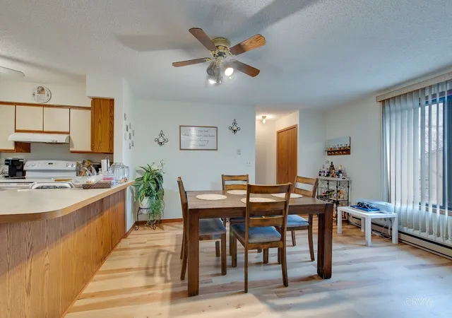 5th image of 710 N Briar Hill Ln #5, Addison, IL 60101 | MLS# 12687597