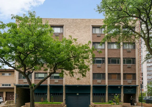 Homes for sale in Chicago, IL | 6121 N Sheridan Rd #3A, Chicago, IL 60660 | MLS# 12687599