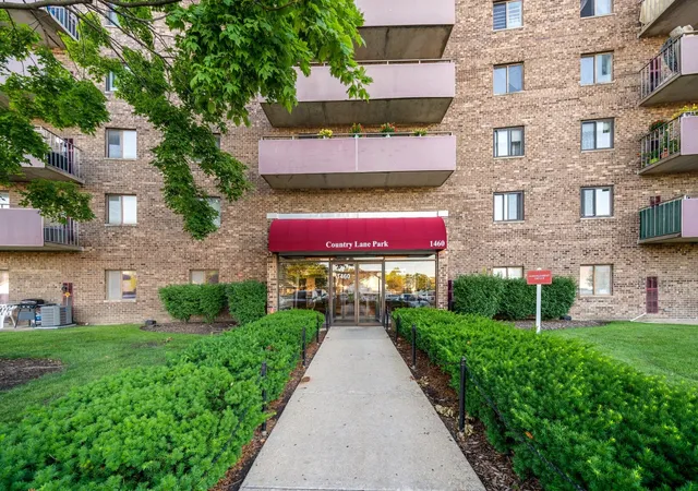 Homes for sale in Schaumburg, IL | 1460 Fairlane Dr #312, Schaumburg, IL 60193 | MLS# 12687601