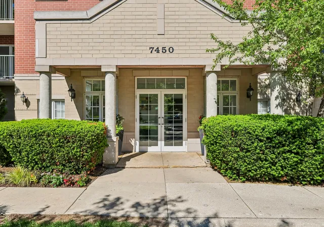 1st image of 7450 N Lincoln Ave #204, Skokie, IL 60076 | MLS# 12687609