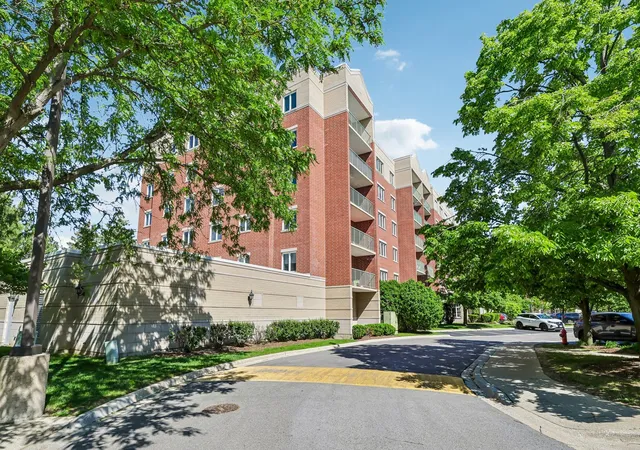 2nd image of 7450 N Lincoln Ave, Skokie, IL 60076