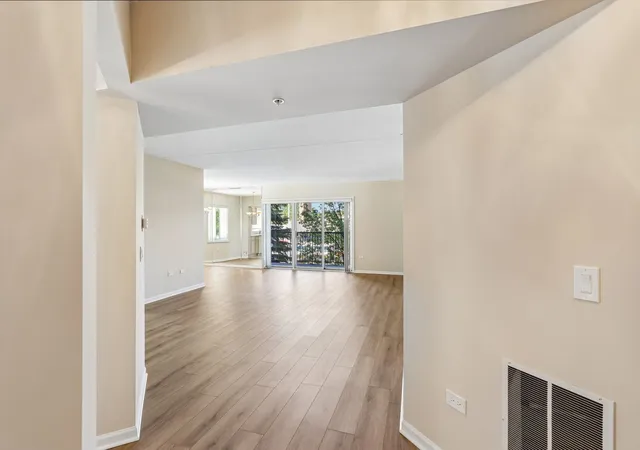 5th image of 7450 N Lincoln Ave #204, Skokie, IL 60076 | MLS# 12687609