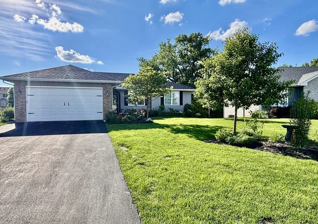 Homes for sale in Machesney Park, IL | 6332 Crystal Brook Ln, Machesney Park, IL 61115 | MLS# 12687617