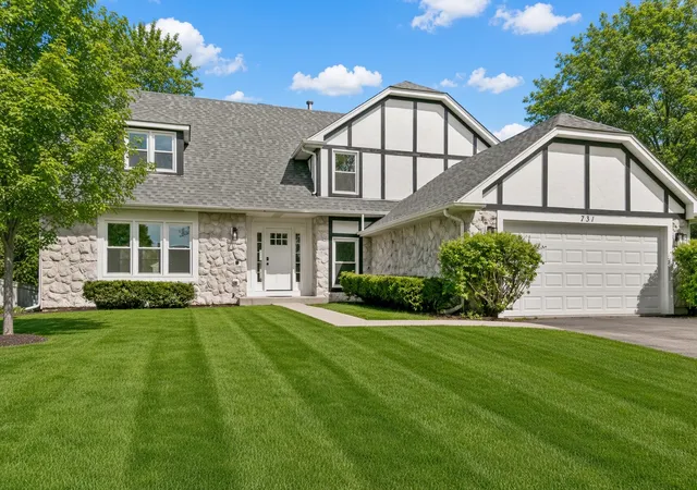 1st image of 731 Roaring Brook Ln, Algonquin, IL 60102 | MLS# 12687622