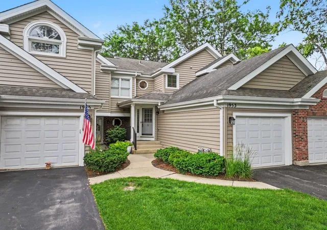 Photo 2 of Townhouse for sale at 1953 N Coldspring Rd, Arlington Heights, IL 60004 | MLS# 12687628 | Listing updated on 2026-09-18