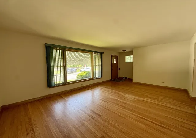 Homes for sale in Chicago, IL | 10416 S Sacramento Ave, Chicago, IL 60655 | MLS# 12687645