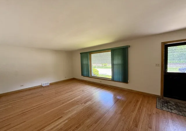 Homes for sale in Chicago, IL | 10416 S Sacramento Ave, Chicago, IL 60655 | MLS# 12687645