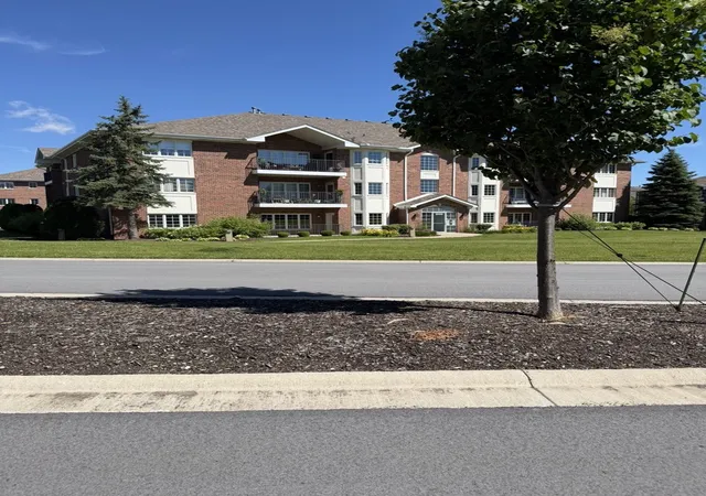 Listing Photo 5 - Condo for sale in building located at 13149 Forest Ridge Dr, Palos Heights, IL 60463 - Unit #3C