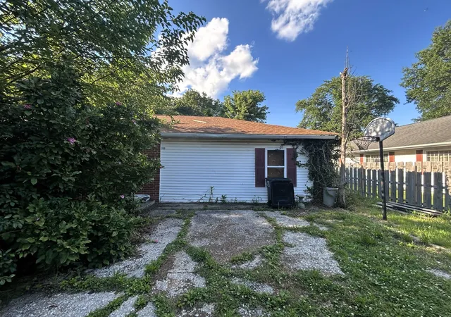 13th image of 930 Vandalia Rd, Louisville, IL 62858 | MLS# 12687666