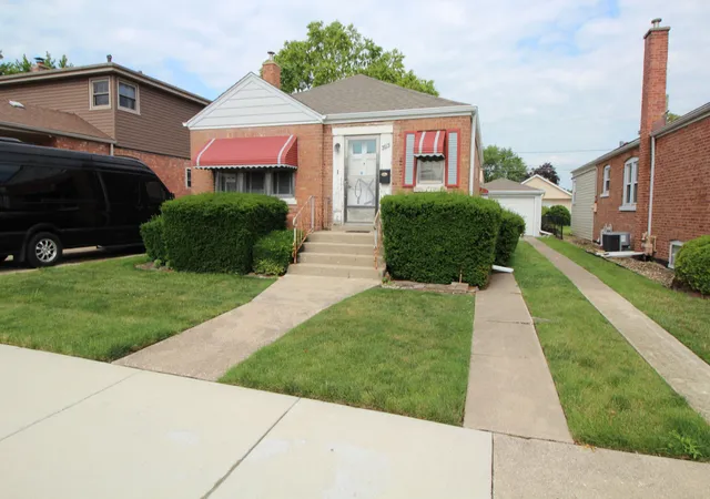 Homes for sale in Chicago, IL | 5615 S Nordica Ave, Chicago, IL 60638 | MLS# 12687667