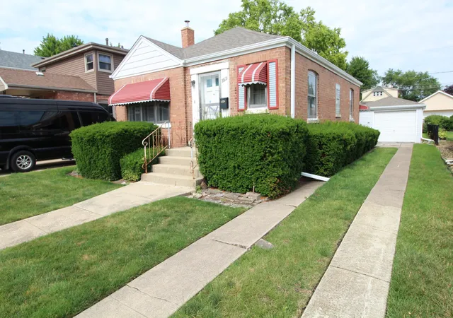 Homes for sale in Chicago, IL | 5615 S Nordica Ave, Chicago, IL 60638 | MLS# 12687667