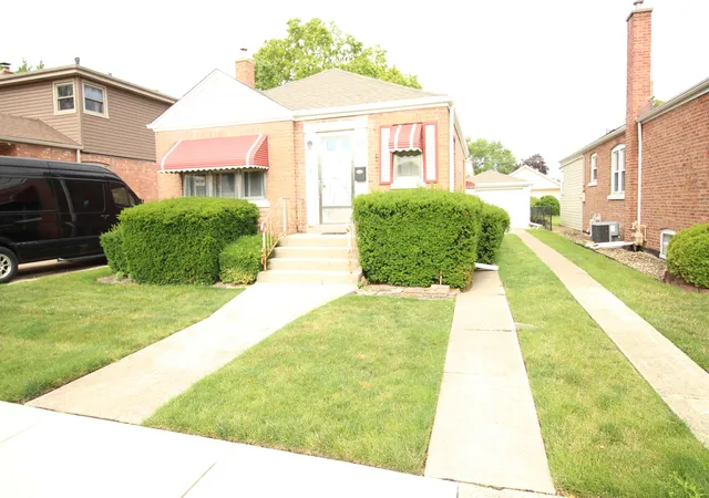 Homes for sale in Chicago, IL | 5615 S Nordica Ave, Chicago, IL 60638 | MLS# 12687667