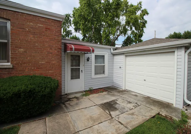 Homes for sale in Chicago, IL | 5615 S Nordica Ave, Chicago, IL 60638 | MLS# 12687667