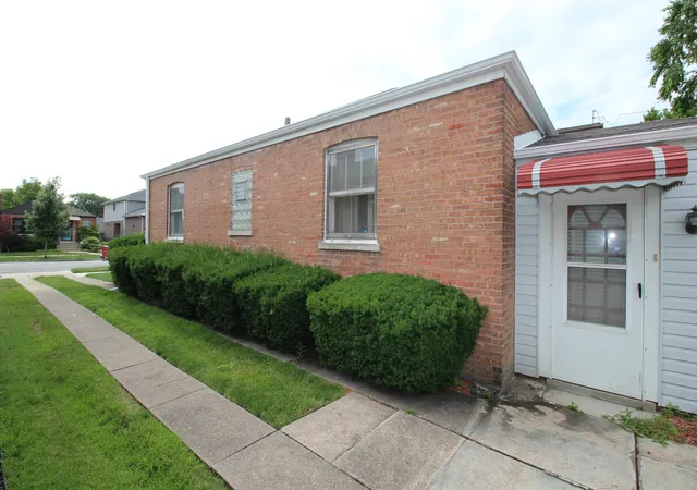 Homes for sale in Chicago, IL | 5615 S Nordica Ave, Chicago, IL 60638 | MLS# 12687667