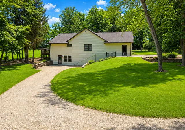 Photo 2 of Single family home for sale at 2579 W Fairgrounds Rd, Freeport, IL 61032 | MLS# 12687672 | Listing updated on 2026-07-26