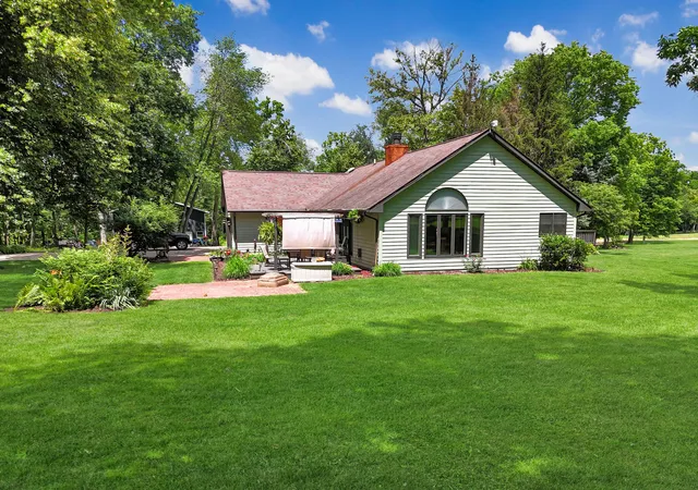Photo 4 of Single family home for sale at 2579 W Fairgrounds Rd, Freeport, IL 61032 | MLS# 12687672 | Listing updated on 2026-10-24