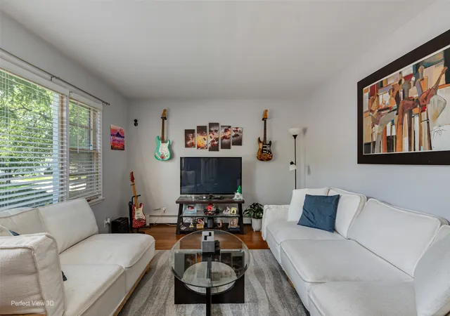 Photo 3 of Single family home for sale at 935 N Webster St, Naperville, IL 60563 | MLS# 12687673 | Listing updated on 2026-09-08