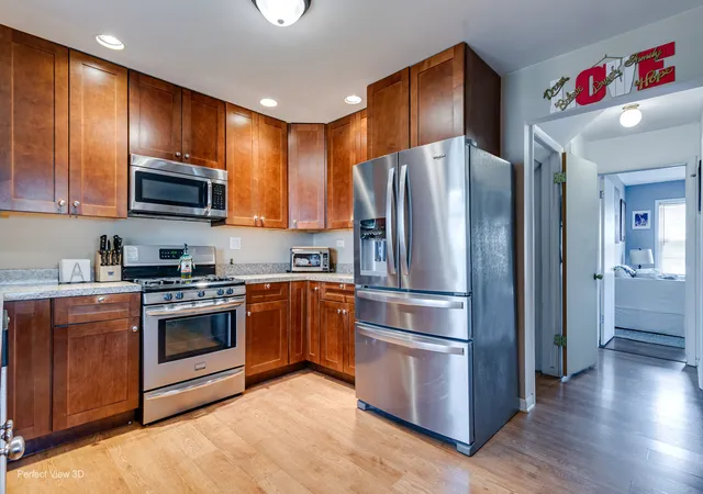 Photo 4 of Single family home for sale at 935 N Webster St, Naperville, IL 60563 | MLS# 12687673 | Listing updated on 2026-09-08