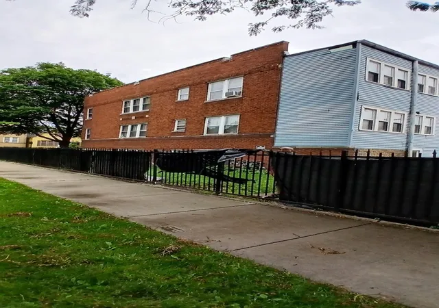 Homes for sale in Chicago, IL | 4157 W Crystal St, Chicago, IL 60651 | MLS# 12687682