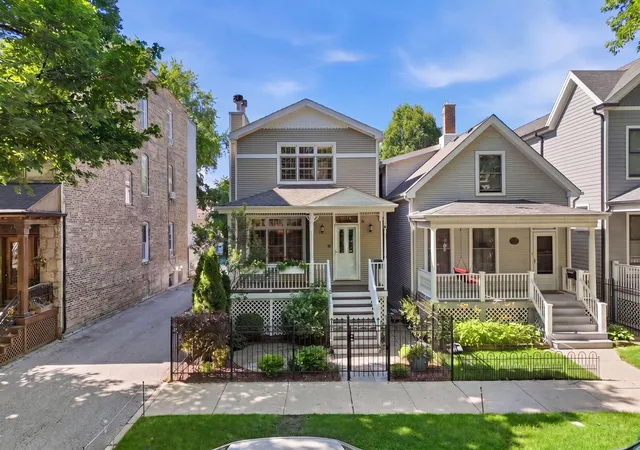 Homes for sale in Chicago, IL | 1815 W School St, Chicago, IL 60657 | MLS# 12687683