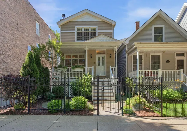 Homes for sale in Chicago, IL | 1815 W School St, Chicago, IL 60657 | MLS# 12687683