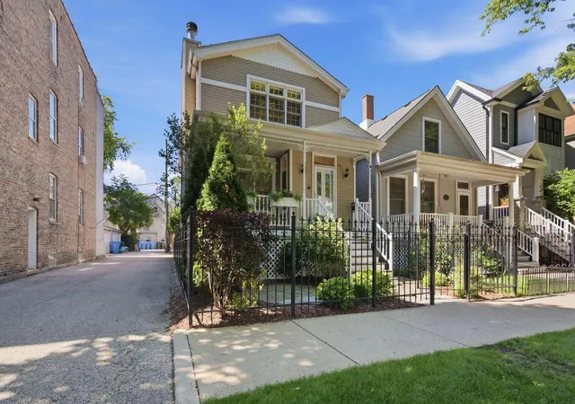 Homes for sale in Chicago, IL | 1815 W School St, Chicago, IL 60657 | MLS# 12687683