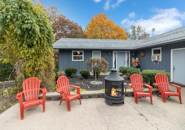 Photo 2 of Single family home for sale at 7822 N Pillow Hl Rd, Spring Grove, IL 60081 | MLS# 12687690 | Listing updated on 2026-06-24