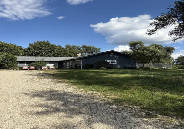 Photo 3 of Single family home for sale at 7822 N Pillow Hl Rd, Spring Grove, IL 60081 | MLS# 12687690 | Listing updated on 2026-06-24