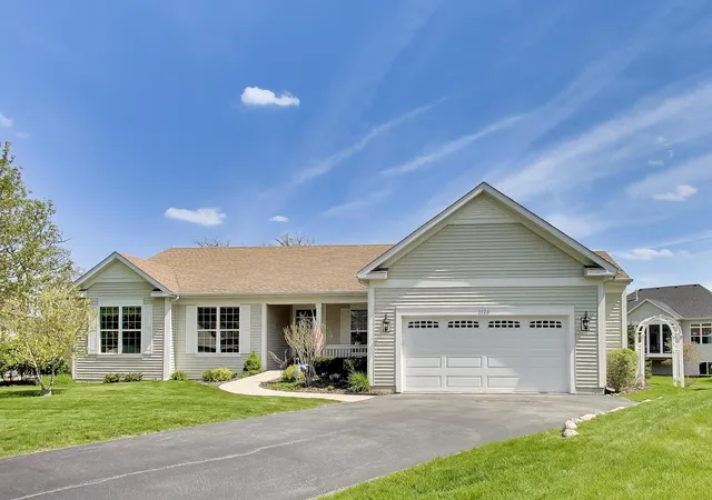 Homes for sale in Antioch, IL | 1126 Oak Point Ct, Antioch, IL 60002 | MLS# 12687716